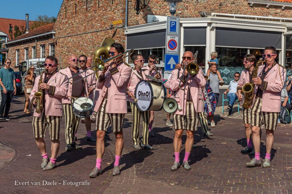 OhNo! Jazzband op straat in Domburg