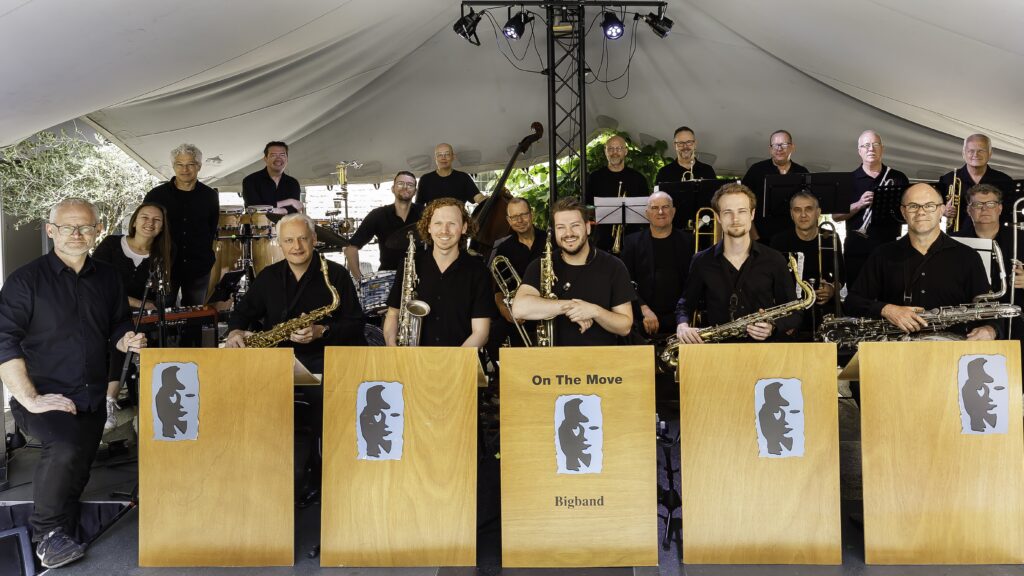 Big Band on the Move op podium