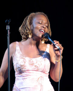 Cassandra Wilson zingt op het Charlie Parker Jazz Festival in New York, 2007