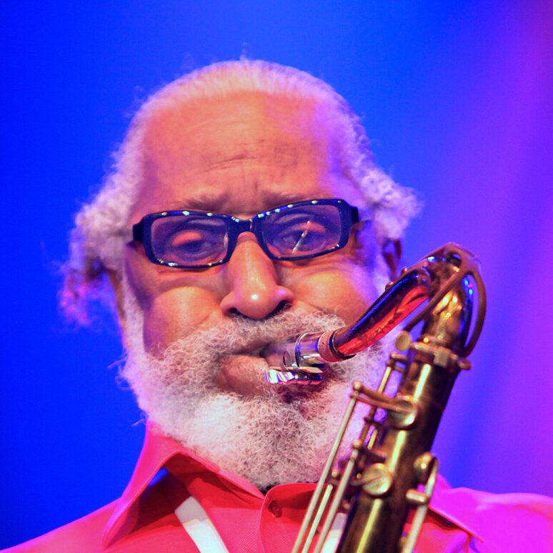 Sonny Rollins speelt tenorsaxofoon op het Stockholm Jazz Fest, 2009. Foto Bengt Nyman, CC BY 2.0.
