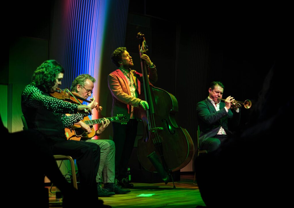 Tcha Limberger en The Viper Club. Foto: Toby Medland